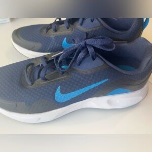 Boys Nike sneakers- size 6Y